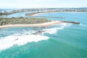 2 Bedroom Unit Mooloolaba- Walk to the Beach
