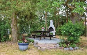 Three-Bedroom Holiday Home In Lottorp