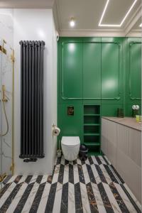 Grzybowska Deluxe Apartment #70 by BookingHost