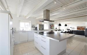 6 Bedroom Awesome Home In Ringkøbing