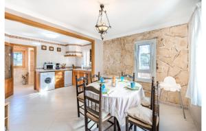 Gorgeous Home In Salqueria Blanca