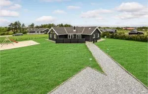 Four-Bedroom Holiday Home In Skjern - Lem