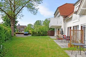 Kleine Ferienwohnung mit Terrasse und Gartenblick