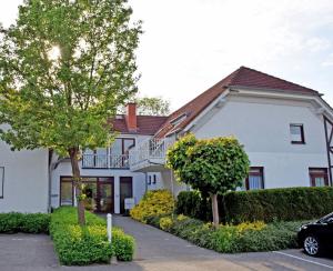 Kleine Ferienwohnung mit Terrasse und Gartenblick