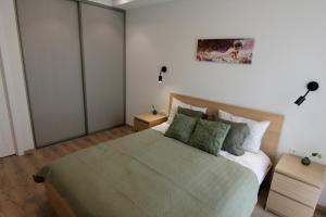Warmzy Home - Modern 2 Rooms Apartment With Free Parking