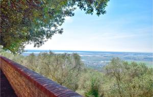 Cozy Home In Massarosa With Kitchen