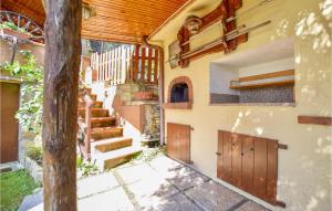 Cozy Home In Massarosa With Kitchen