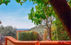 Cozy Home In Massarosa With Kitchen