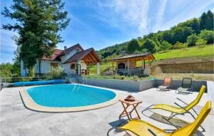 3 Bedroom Beautiful Home In Piscanovec - Tuhovec