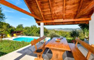 3 Bedroom Beautiful Home In Piscanovec