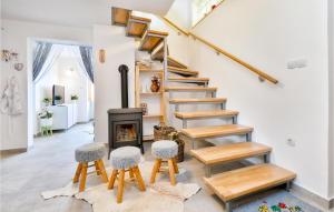 3 Bedroom Beautiful Home In Piscanovec 