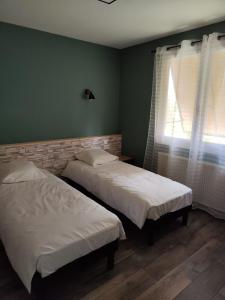 Maisons de vacances Gite Saint Barthelemy le Plain - Village : photos des chambres