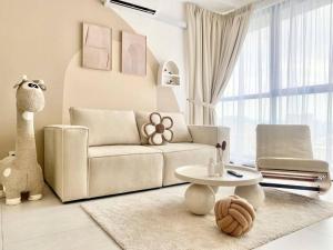 Urban Suites #Soft creamy #Infinity Pool #local neighbourhood #4pax #2BR 2bath #2Queen #Quality well maintained #Private host
