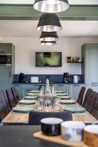 Maisons de vacances Lenesthan - Superbe gite tout confort et spa : photos des chambres