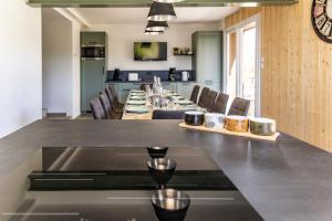 Maisons de vacances Lenesthan - Superbe gite tout confort et spa : photos des chambres