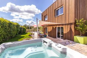 Maisons de vacances Lenesthan - Superbe gite tout confort et spa : photos des chambres