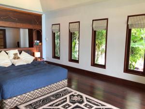 Bali style 4 bedroom beachfront Villa Ao Yon