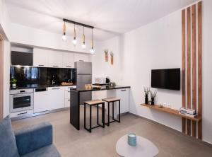 Vardas Luxury Houses