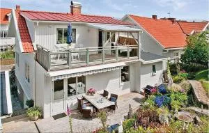 Stunning Apartment In Kungshamn - 王室港