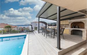 5 Bedroom Amazing Home In Okrug Gornji