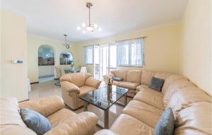 5 Bedroom Amazing Home In Okrug Gornji 