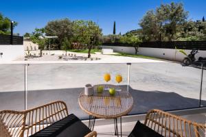 Vardas Luxury Houses