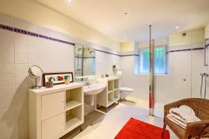 Maisons de vacances La Maison de Raymond - Sublime villa avec piscine : photos des chambres