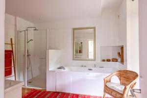 Maisons de vacances La Maison de Raymond - Sublime villa avec piscine : photos des chambres