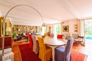 Maisons de vacances La Maison de Raymond - Sublime villa avec piscine : photos des chambres