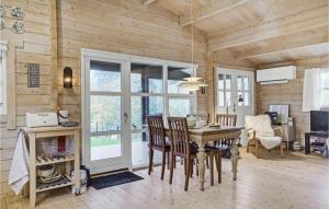 3 Bedroom Cozy Home In Knebel