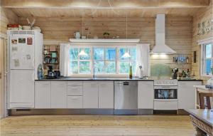 3 Bedroom Cozy Home In Knebel