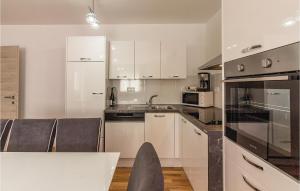 Three-Bedroom Apartment In Medulin