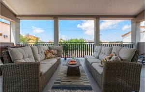 Beautiful Home In Medulin With Wifi 