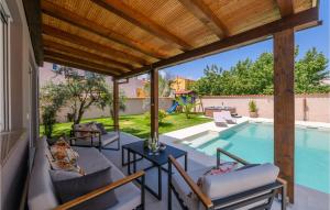 Beautiful Home In Medulin With Wifi