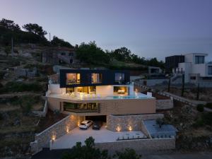 Villa 3,0 near Opatija for 8 people with indoor and outdoor pool & wellness