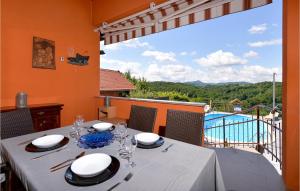Awesome Home In Jalzabet With Kitchen 