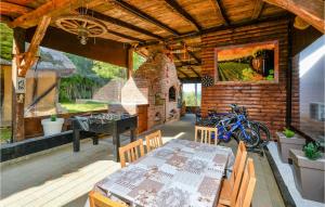 Awesome Home In Jalzabet With Kitchen