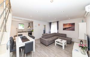 Stunning Home In Marina