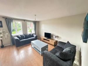 Lovely 2 Dbl bed apartment near Heaton Park and North Manchester Hospital with parking