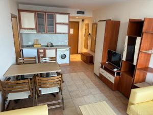 Spacious Beachfront Apartment - Kaya