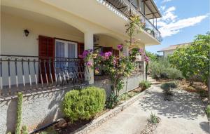 1 Bedroom Gorgeous Apartment In Kanica