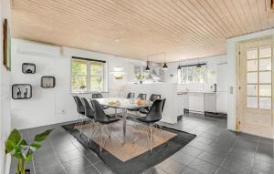 Three-Bedroom Holiday Home In Ulfborg