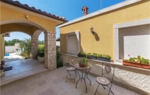 Nice Apartment In Fondole With Wifi