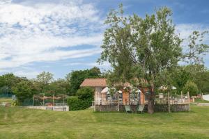 Campings Camping Le Mont Libre - Cottage & espace nature - Gannat : photos des chambres