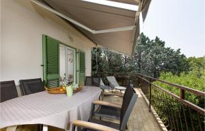 Stunning Apartment In Malinska With Kitchen 