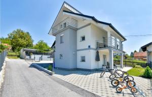 Gorgeous Home In Cresnjevec, Tuhelj 