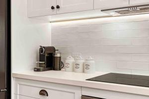 Coastal Comfort in Burleigh Heads Parking and WIFI