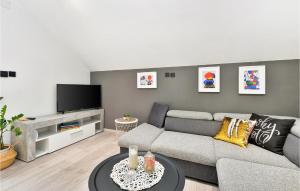 Gorgeous Home In Cresnjevec, Tuhelj