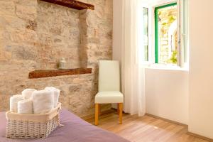 LUXE Diocletian Stones Split Centre