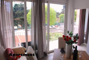 Sunshower apartment and studio